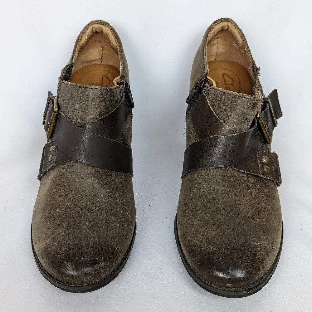 CLARKS Indigo Artisan Heath Woodlark Belted Buckle Ankle Boots Boho Punk Heel 9M - Picture 11 of 14